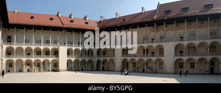 Cour intérieure, le Château Royal de Wawel, Cracovie, Pologne Banque D'Images