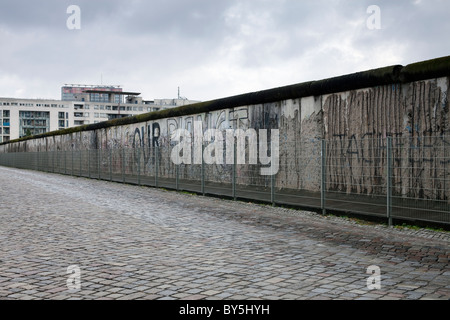 Allemagne, Berlin, topographie de la terreur, reste du mur de Berlin.Le mur de Berlin était une barrière en béton protégée construite entre 1961 et 1989. Banque D'Images