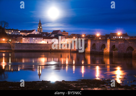 Carnforth une nuit sur la ville et Guildhall de Tweedmouth Banque D'Images