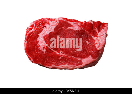 Red raw entrecôte Black Angus Steak viande isolé sur fond blanc Banque D'Images