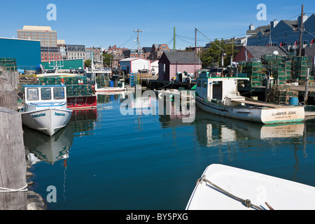 Les bateaux de pêche commerciale au homard liée à pier à Portland, Maine Banque D'Images