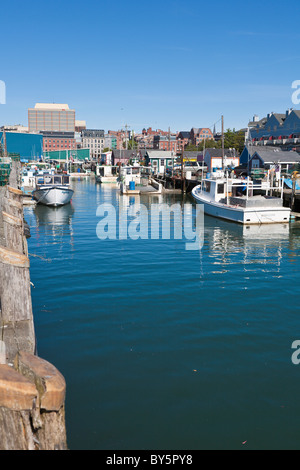Les bateaux de pêche commerciale au homard liée à pier à Portland, Maine Banque D'Images