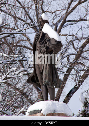 Alexander Hamilton Statue Pennsylvania Avenue avant du ministère du Trésor après la tempête de Washington DC Banque D'Images