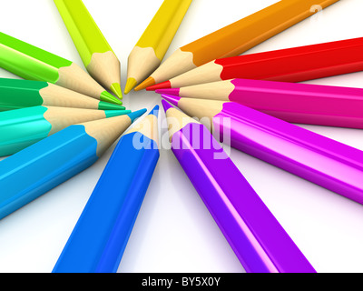 Crayons de couleur sur fond blanc Banque D'Images