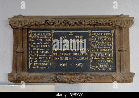 War Memorial à St Cuthbert's Church, Great Glen, Leicestershire, England, UK Banque D'Images