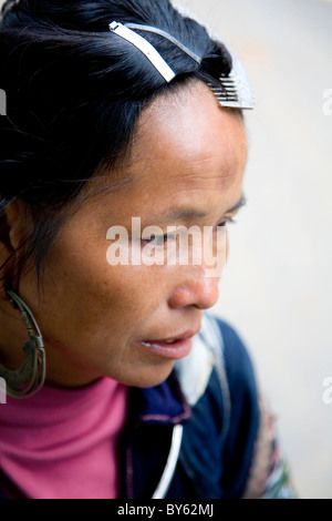 Femme ethnique hmong noir. Sapa, province de Lao Cai, Vietnam. Banque D'Images