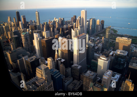 Vue aérienne de la ville et le lac Michigan à partir de la Willis Tower à Chicago, Illinois, USA. Banque D'Images