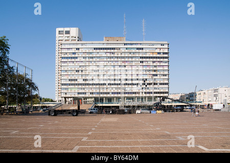 Israël, Tel Aviv Cityhall, Yitzhak Rabin square au premier plan. Banque D'Images