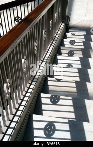 Grand escalier à l'Art Institute de Chicago, Illinois, USA. Banque D'Images