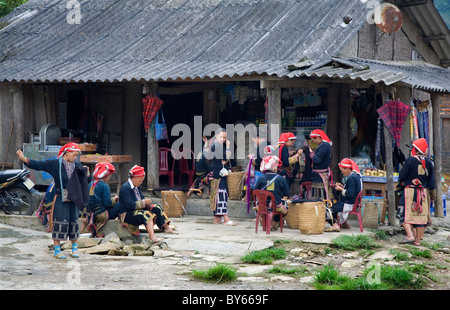 Ethniques Dzao rouge. Groupe de femme. Banque D'Images