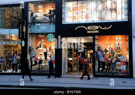 Nouveau Look Fashion Clothes Shop, Oxford Street, London, England, UK Banque D'Images