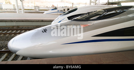 Super nouveau train chinois à Shanghai railway station. Banque D'Images