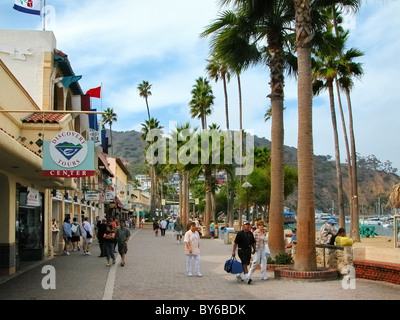 La promenade le long de la baie à Avalon, Santa Catalina Island, Californie, USA. Banque D'Images