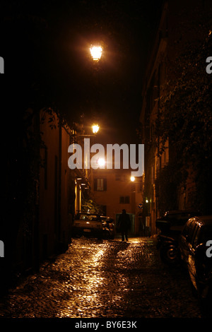 La pluie dans la nuit de Trastevere, Rome, Italie Banque D'Images