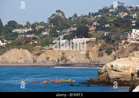 Les kayakistes à La Jolla Cove, La Jolla, Californie, USA Banque D'Images