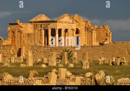Ruines romaines de Sbeitla, Tunisie, en début de matinée light Banque D'Images