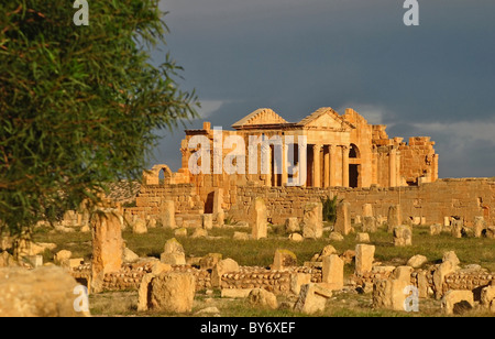 Ruines romaines de Sbeitla, Tunisie, en début de matinée light Banque D'Images