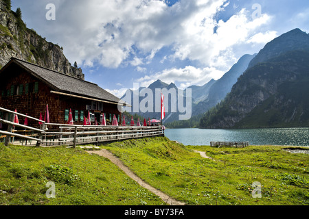 Chalet de montagne au lac Tappenkarsee, Autriche, Salzburger Land Banque D'Images