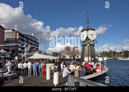L'hôtel de ville, restaurants, Aker Brygge, Oslo, Norway, Norvège du Sud Banque D'Images