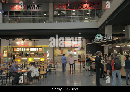 Atlanta Georgia, CNN Center, atrium, magasins, aire de restauration, tables de table, tables, café, café Starbucks, barista, Arby's, déjeuner, restauration rapide, franchise, ki Banque D'Images