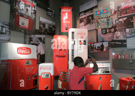 Atlanta Georgia, World of Coca Cola, Pemberton place, musée de la compagnie, collection d'exposition, vente de produits d'exposition, Americana, souvenirs, hi Banque D'Images