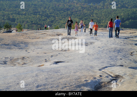 Atlanta Georgia,Stone Mountain Park,quartz monzonite,monadnock,géologie,sommet,rock,adulte adultes homme hommes,femme femme femme dame,garçon garçons lad lads Banque D'Images