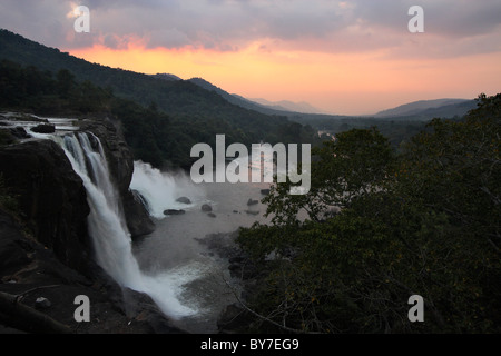 Cascade de athirappilly,un célèbre lieu touristique situé en Inde dans le Kerala, un état du sud de l'Inde,Inde,kerala,thrissur Banque D'Images