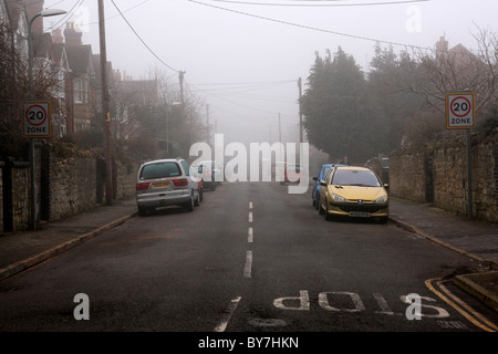 Du brouillard givrant rend dangereux pour les conditions de conduite en Angleterre Banque D'Images