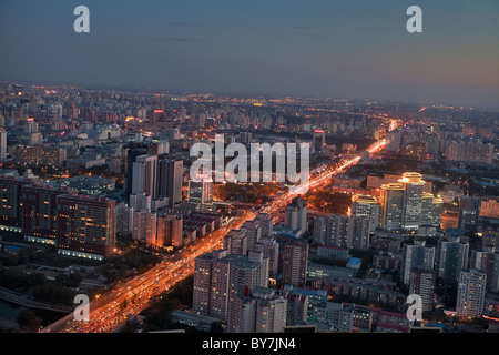 Beijing, Chine vue aérienne du paysage urbain illuminé,2010 Banque D'Images