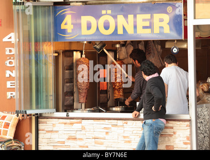 La cuisson du döner kebab à Istanbul, Turquie Banque D'Images