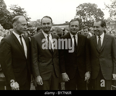 Le président Nixon répond aux astronautes d'Apollo 11, Neil A. Armstrong, Edwin E. Aldrin, Jr, et Michael Collins. Banque D'Images