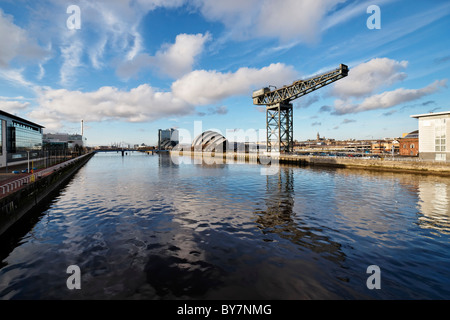 Afficher le long de la rivière Clyde Clyde de l'Arc, Glasgow, Écosse, Royaume-Uni Banque D'Images
