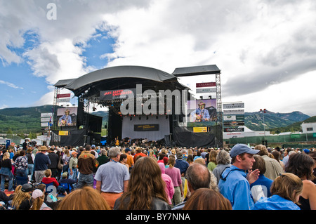 Aspen Snowmass Jazz Music Festival à Snowmass Colorado au cours de Dwight Yoakam's live set. Banque D'Images