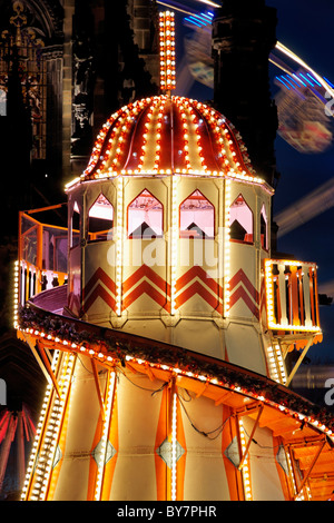 Helter Skelter en face du Scott Monument, Édimbourg, Écosse, Royaume-Uni. Banque D'Images