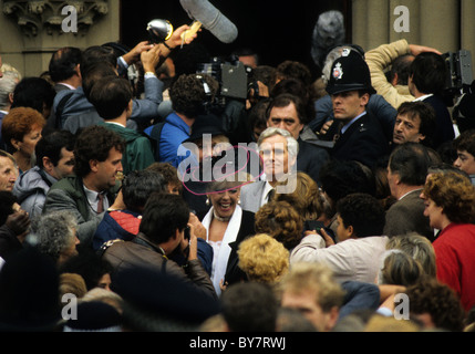 L'actrice Julie alias Goodyear Bet Lynch à Pat Phoenix funeral Banque D'Images