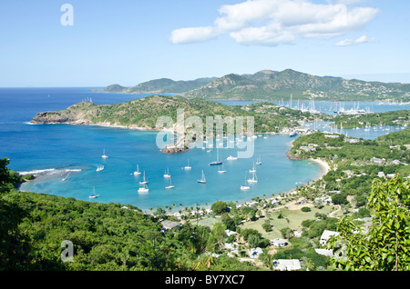 Regarder sur English Harbour et Nelsons Dockyard de Shirley Heights Antigua Banque D'Images