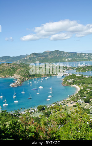 Regardant vers le bas sur le port anglais de Shirley Heights Lookout, Antigua Banque D'Images