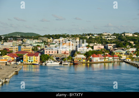 St Johns Antigua vu de l'eau de navires de croisière des Caraïbes Banque D'Images