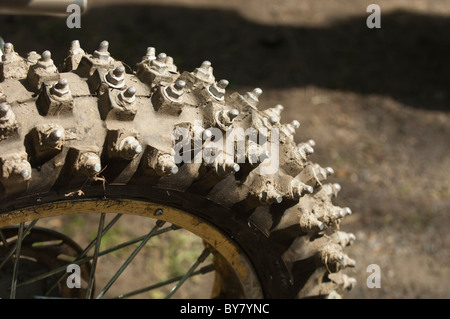 Le pneu à clous pour un cross bike Banque D'Images