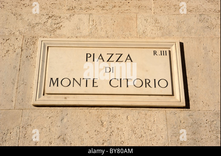 Italie, Rome, Piazza di Monte Citorio, panneau de rue Banque D'Images