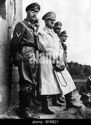 ADOLF Hitler en 1939 Regarder la manoeuvre avec de gauche Himmler, inconnu, les généraux Paul Hausser et Joseph 'Sepp' Dietrich Banque D'Images