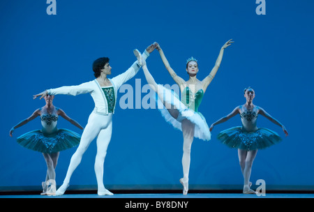 Les membres du Mariinsky Ballet effectuer 'Hommage à Balanchine' à la Royal Opera House Banque D'Images