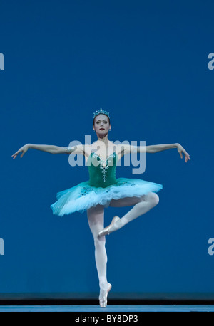 Les membres du Mariinsky Ballet effectuer 'Hommage à Balanchine' à la Royal Opera House Banque D'Images