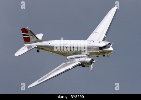 Douglas C-53D Skytrooper ( DC-3d'un Dakota ) Affichage à Duxford Flying Legends Airshow Banque D'Images