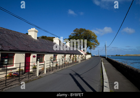 Chalets avec terrasse près de Port, Killala Landing Place du Général Humbert et 1100 les troupes françaises en 1798, dans le comté de Mayo, Irlande Banque D'Images