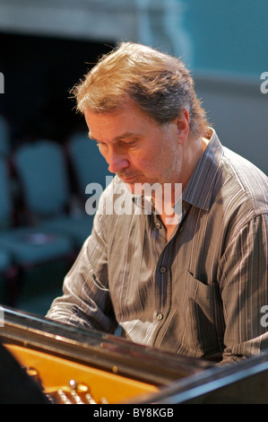 Bobo Stenson, le Swedish Grammy Award Winning pianiste, photographiés au cours de répétitions pour sa performance de la Fête du Bain. Banque D'Images