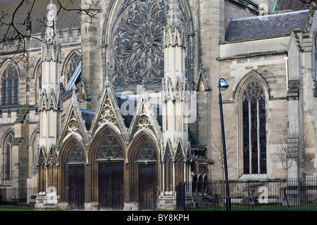 Tous les Saints de l'église paroissiale vue latérale Banque D'Images