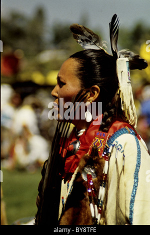 Une femme en costume traditionnel lors de la Pow Wow de Pine Ridge Banque D'Images