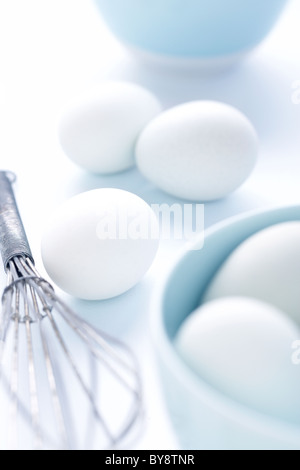 Oeufs sur fond bleu Banque D'Images