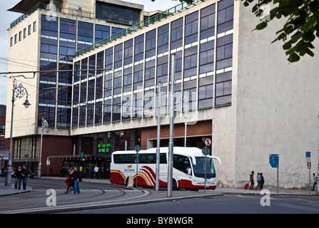 Un Bus Eireann coach quitte le terminus Busaras dans la capitale Banque D'Images